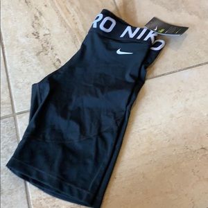 Nike Pro Tight Fit 8” Short